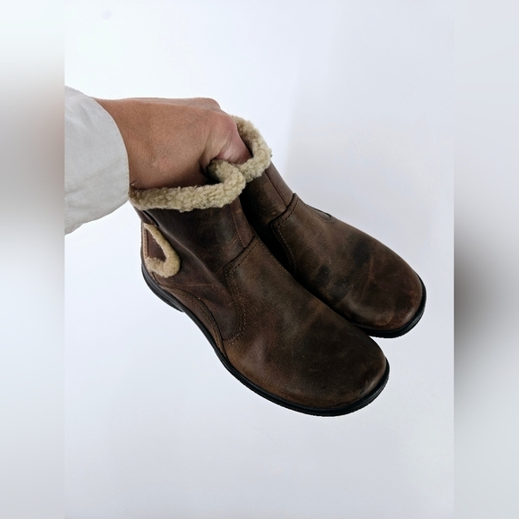 Clarks Brown Ankle Boots with Cream Trim - Picture 4 of 5